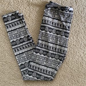 Black + White Tribal Aztec Print Leggings